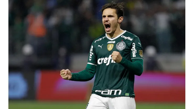 Raphael Veiga comemora gol com a camisa do Palmeiras (Foto: Getty Images)