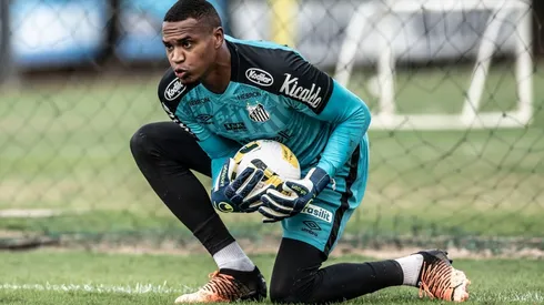 Santos não quer liberar John