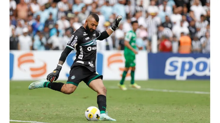 Santos v Coritiba - Brasileirao 2022