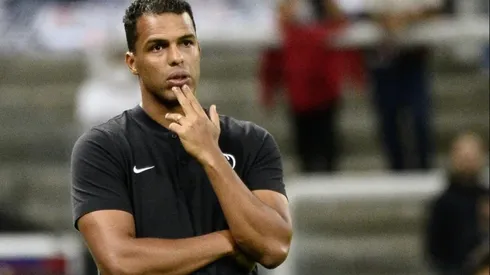 Corinthians pode ter velho conhecido como primeiro 'reforço' da era Fernando Lázaro; torcida critica