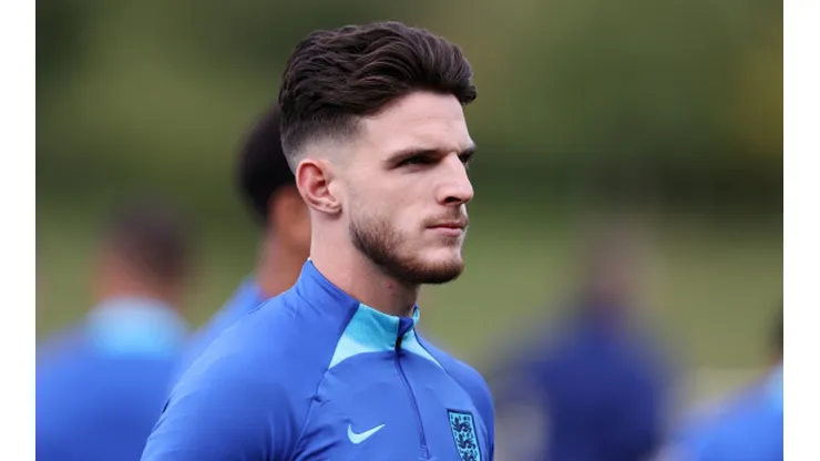 Volante da seleção da Inglaterra leva mala vazia para o Catar; veja a explicação do jogador