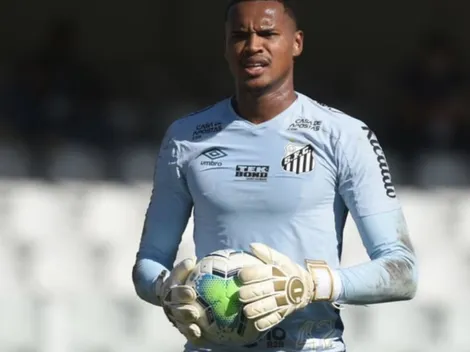Santos pensa em envolver John para ter meias do rival