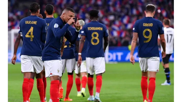 Jogadores franceses comemoram gol (Foto: Getty Images)