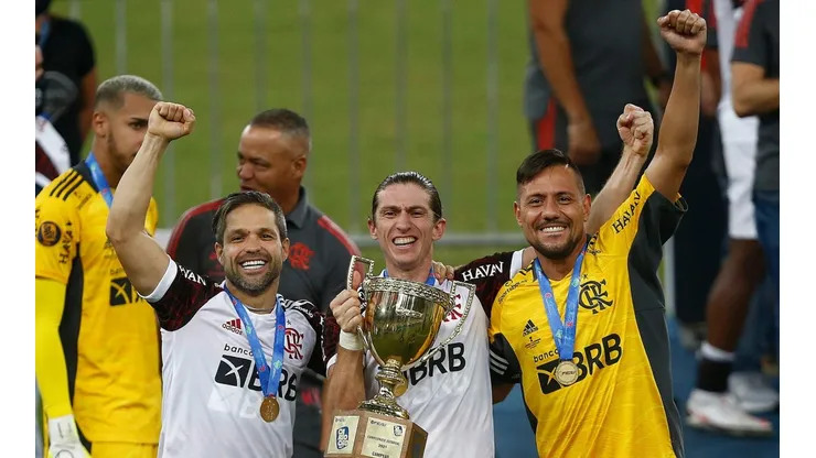 Diegos comemoram o Cariocão de 2021 com Filipe Luís (Foto: Getty Images)