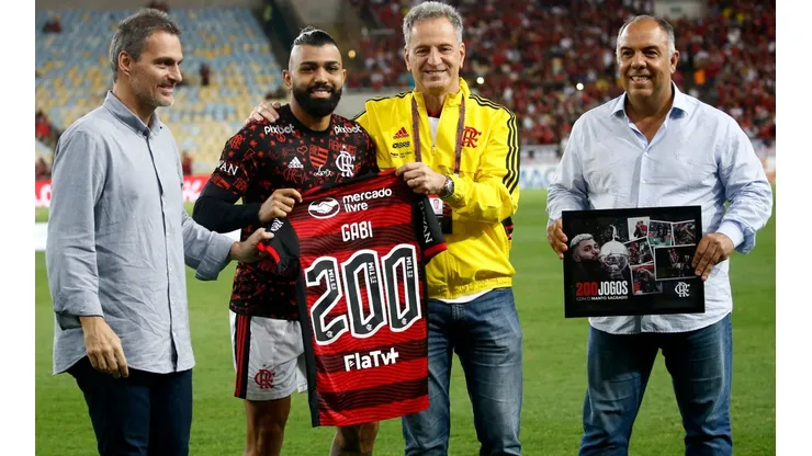 Diretoria do Flamengo está na dúvida sobre o tempo de novo contrato de Dorival Júnior