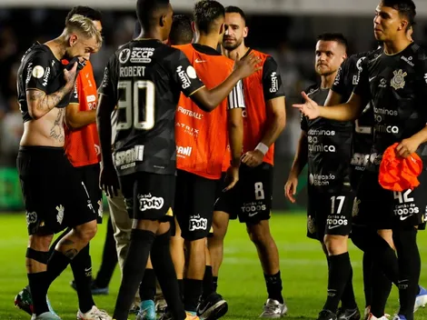 Jogador do Corinthians tem foto vazada assistindo título do Flamengo e causa revolta na web
