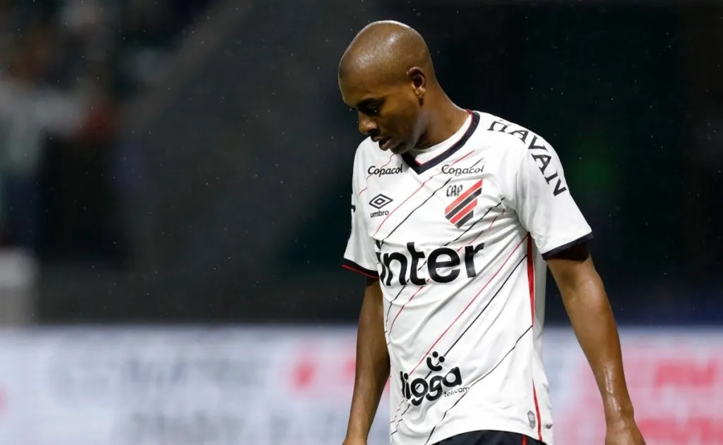 Fernandinho, ex-volante do Athletico Paranaense (Foto: Getty Images)