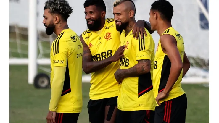 Flamengo Unveil New Signing Arturo Vidal