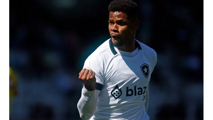 Júnior Santos tem contrato com o Botafogo até o final de 2022