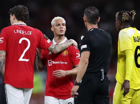 Ídolo do Manchester United faz duras críticas a Antony após Brasileiro fazer 'firula' durante partida