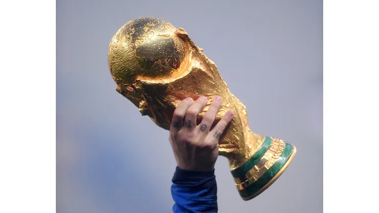 MOSCOW, RUSSIA - JULY 15: Antoine Griezmann of France holds the World Cup trophy aloft during the victory celebrations after the 2018 FIFA World Cup Russia Final between France and Croatia at Luzhniki Stadium on July 15, 2018 in Moscow, Russia. (Photo by Laurence Griffiths/Getty Images)