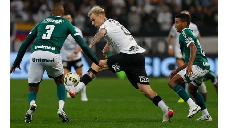 Goiás e Corinthians, em campo pelo Campeonato Brasileiro (Foto: Getty Images)