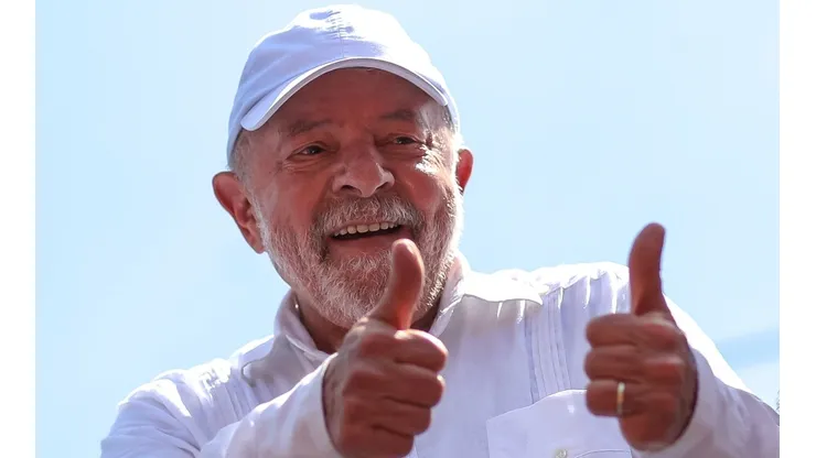 Lula Campaigns in Sao Goncalo