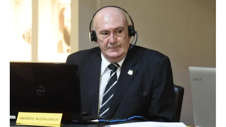 Andrés Rueda, presidente do Santos, está definindo que jogadores deixam o clube ao final da temporada