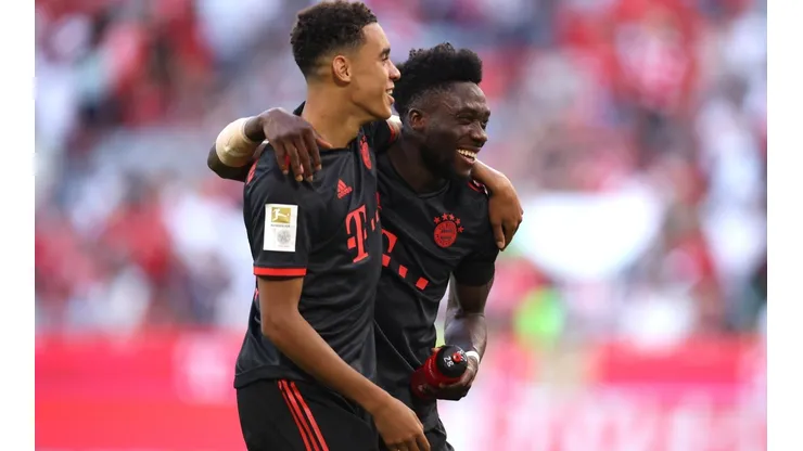 FC Bayern M�nchen v VfL Wolfsburg - Bundesliga