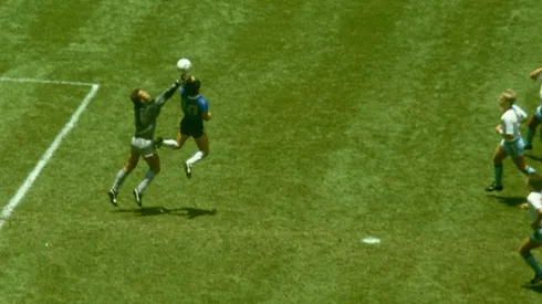 Famosa Bola da 'Mão de Deus', de Maradona, vai a leilão por valor astronômico