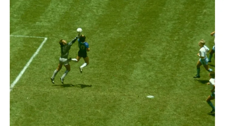 Famosa Bola da 'Mão de Deus', de Maradona, vai a leilão por valor astronômico