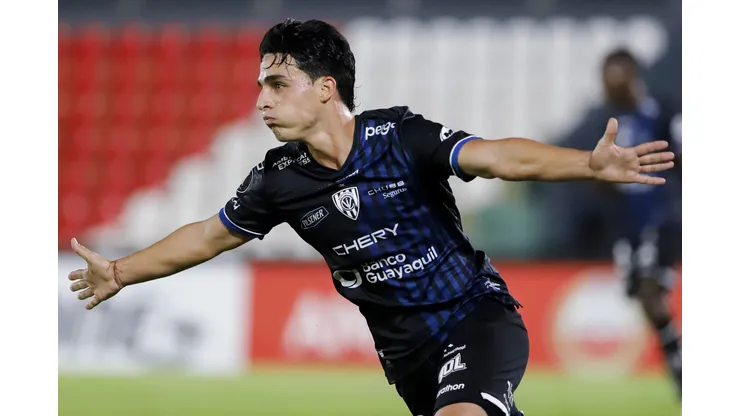 Independiente del Valle v Gremio - Copa CONMEBOL Libertadores 2021