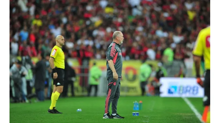 Mano Menezes fala sobre subida de rendimento de Internacional e Flamengo após sua chegada e a de Dorival Júnior em seus respectivos clubes (Foto: Ricardo Duarte/SC Internacional)