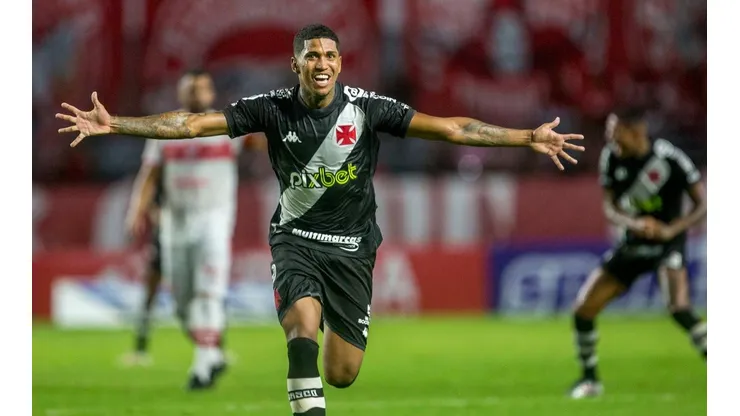 Volta de Raniel ao Santos vai render dinheiro ao Vasco (Foto: Daniel RAMALHO/CRVG)