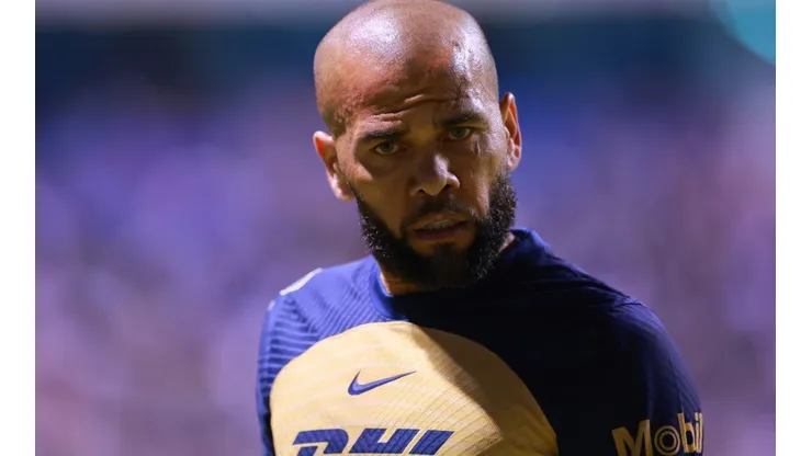 Daniel Alves desmentiu que esteja lesionado