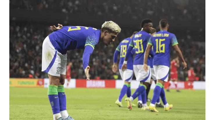 Pedro comemora gol marcado pela seleção