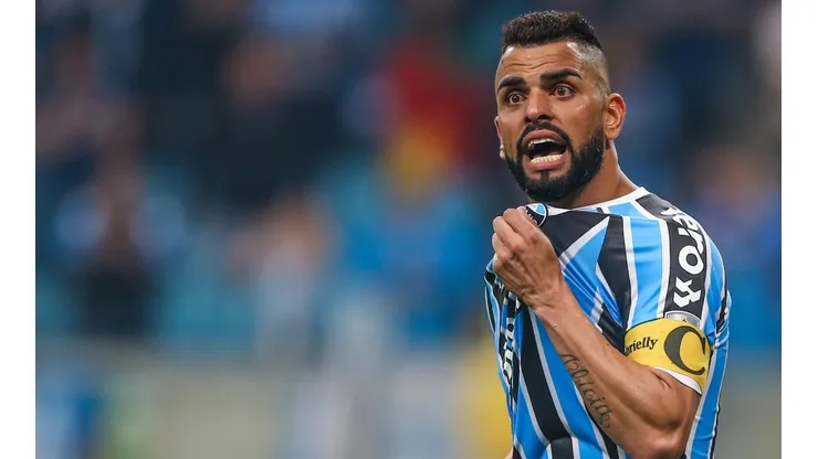 Maicon anuncia aposentadoria (Foto: Lucas Uebel/Getty Images)