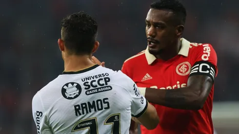 Rafael Ramos e Edenílson, em campo pelo Brasileirão (Foto: Getty Images)