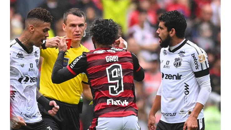 Marcos Braz não alivia sobre jeito de Gabigol e o quão isso atrapalha o Flamengo (Foto: Andre Borges/Getty Images)