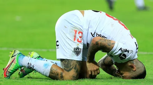 Com Arana fora da Copa do Mundo no Qatar, três laterais disputam vaga na seleção
