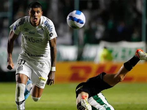 Santos supera assédio de clubes europeus e renova com atacante por quatro temporadas