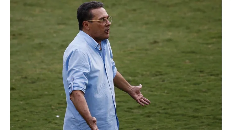 Vanderlei Luxemburgo reclama de valores que clubes brasileiro foram vendidos (Foto: Bruna Prado/Getty Images)