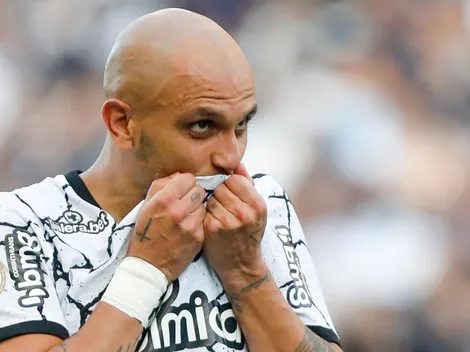 Fábio Santos vai renovar? Corinthians espera "brecha" de jogos para definir o que fazer com o lateral