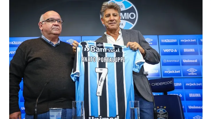 Renato Gaúcho, ao lado do presidente Romildo Bolzan (Foto: Divulgação/Grêmio)