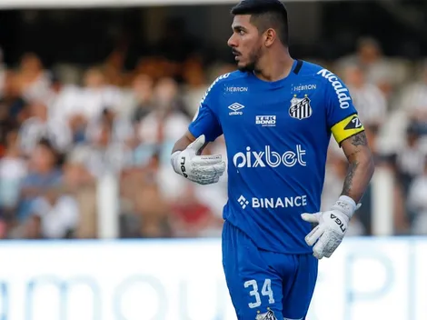 Na mira do Flamengo, goleiro João Paulo rejeita oferta de gigante europeu para seguir no Santos