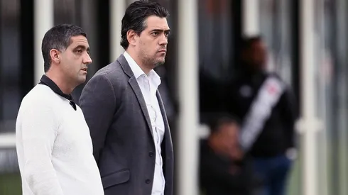 Paulo Bracks e Luiz Mello conversam com Jorginho que pode anunciado em breve como novo treinador do Vasco (Foto: Daniel RAMALHO/CRVG)