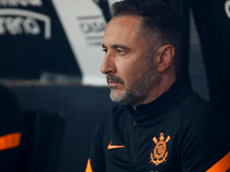 Vítor Pereira surpreende e 'descarta' permanência de medalhão no Corinthians