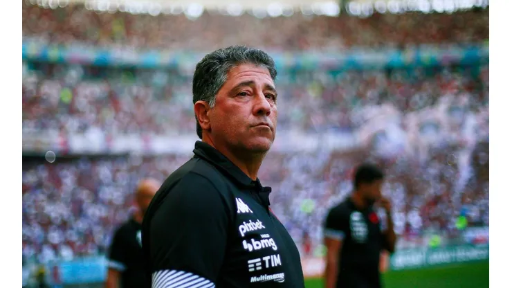 Emílio Faro fala sobre momento conturbado no Vasco, mas acredita em acesso (Foto: Daniel RAMALHO/CRVG)