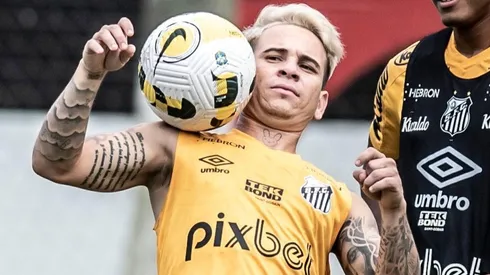 Felipe Jonatan deixa lado ofensivo para cobrir Soteldo no Santos (Foto: Ivan Storti/Santos FC)