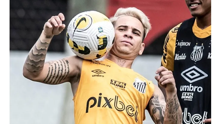 Felipe Jonatan deixa lado ofensivo para cobrir Soteldo no Santos (Foto: Ivan Storti/Santos FC)