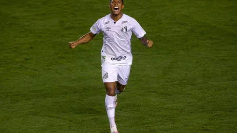 Arthur Gomes, ex-Santos, pode ser comprado pelo Sporting