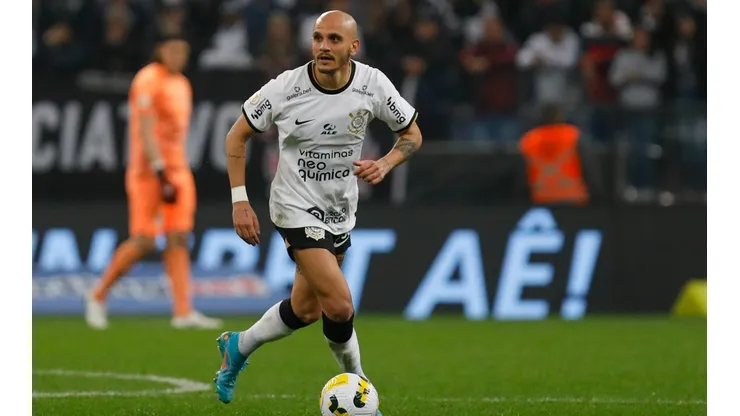 Com história no Corinthians, Fábio Santos diz que quer renovar com a equipe paulista (Foto: Ricardo Moreira/Getty Images)