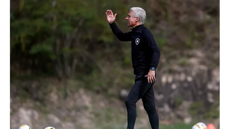 Luís Castro não vai poder contar com Erison e Matheus e tem problema no ataque para Botafogo x Flamengo (Foto: Vitor Silva/Botafogo)