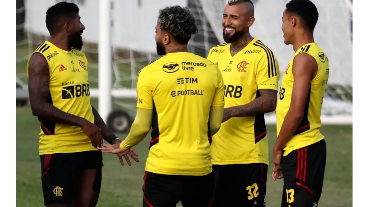 Flamengo Unveil New Signing Arturo Vidal