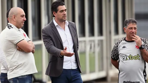 Paulo Bracks entra em cena para evitar que o Vasco perca o atacante Rayan (Foto: Daniel RAMALHO/CRVG)