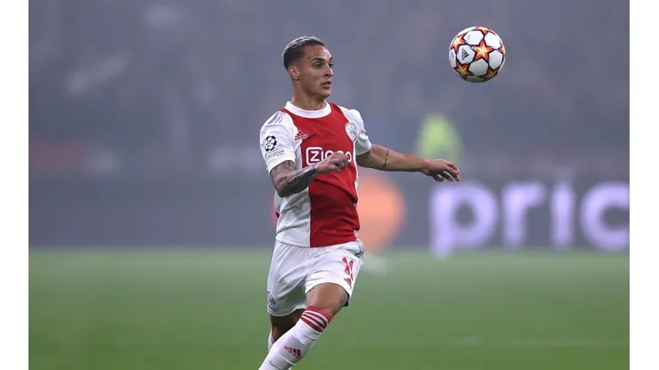 Sky Sports confirma que Manchester United subiu proposta para tirar Antony do Ajax (Foto: Dean Mouhtaropoulos/Getty Images)