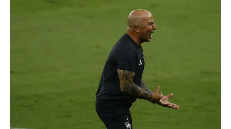 Jorge Sampaoli critica Paulo Sousa pela forma como dirigiu o elenco do Flamengo (Foto: Bruna Prado/Getty Images)