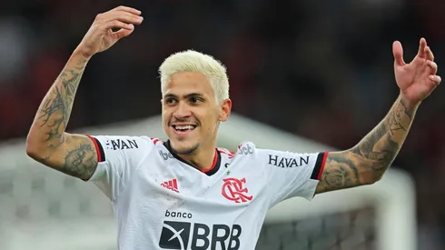 Pedro, do Flamengo, ganha torcida de peso para ir a Copa do Mundo (Foto: Heuler Andrey/Getty Images)
