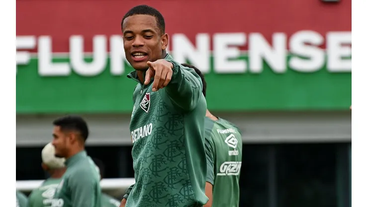 Caio Paulista compara André, do Fluminense, com João Gomes, do Flamengo (FOTO: MAILSON SANTANA/FLUMINENSE FC)