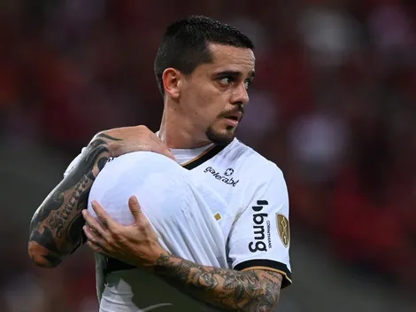 Fagner entra em rota de colisão com Vítor Pereira e pode deixar o Corinthians